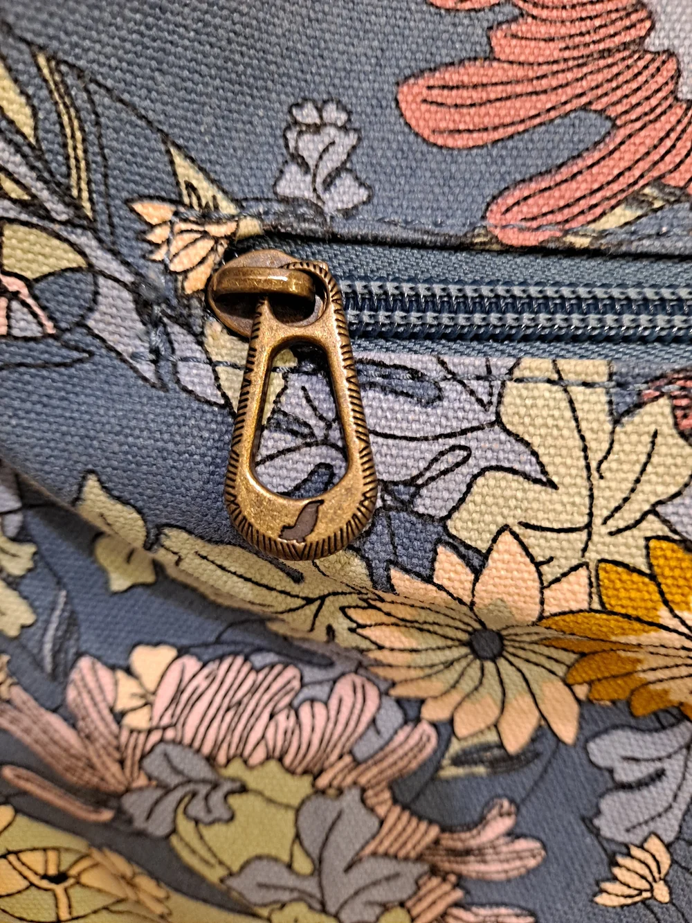 Sakroots Artist Circle Blue Floral Patchwork Cotton Crossbody Multicolor Accents - Picture 12 of 16